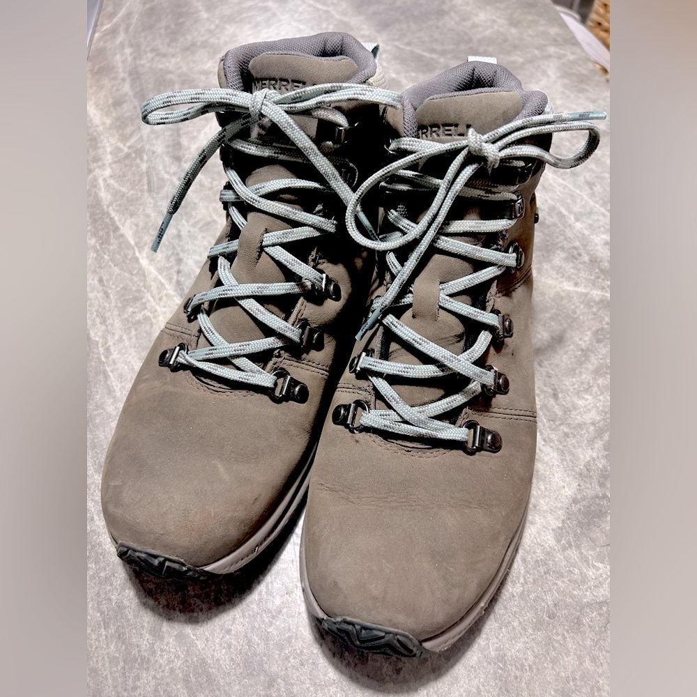Merrell Vibram waterproof boots women's US size 8